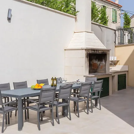 Epetium Villa *